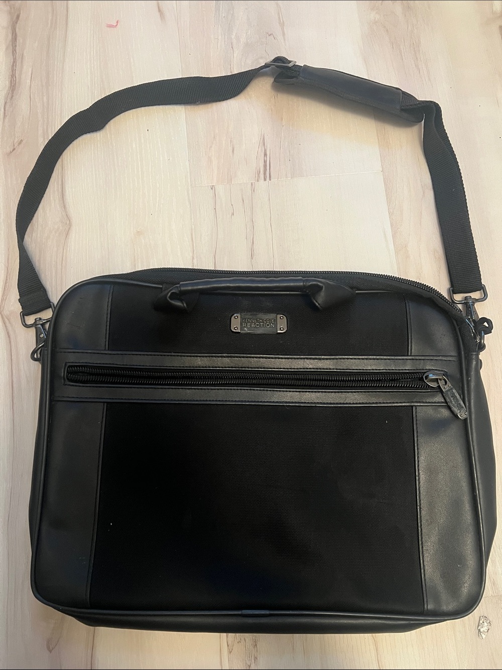 Kenneth Cole REACTION Black Men’s Messenger Laptop Bag